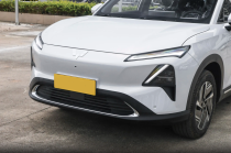 五菱星光S插混紧凑级SUV，亲民售价与超长轴距的表现，起售价9.98万起