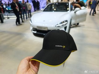 雷军豪派棒球帽，小米上海车展赠礼每日五千顶！