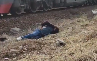 老头乐逼停火车事件，驾驶员惊险逃生