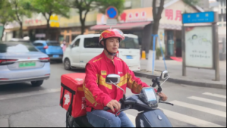 京东一线员工日十周年庆典，养老金助力骑手健康养老，医疗无忧！