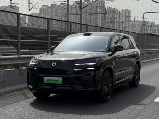 腾势N9大车拐小弯技术揭秘，中大型SUV转弯半径详解