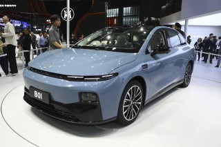 零跑B01实拍，超长续航、快速充电与激光雷达技术，魅力四射！