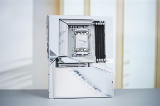 技嘉B650E AORUS STEALTH ICE主板评测，美貌与实力并存，锐龙9000的理想座驾之选
