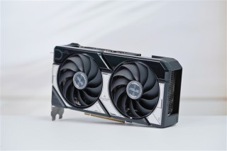RTX 5060笔记本显卡性能飙升，测试显示性能提升达惊人18%