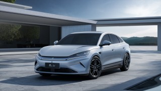 秦L EV，15万级别电动车霸主，颜值与实力并存