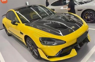 小米SU7 Ultra挖孔版交付引网友热议，感谢雷军打造炫酷产品！