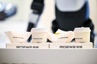 上海车展重磅，荣威旗舰全家桶与明珠概念车惊艳亮相，打卡展台成焦点！