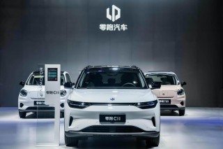 零跑B10如何锁定Z世代十万级消费者？深度解析其市场策略与吸引力。