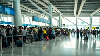 “港珠澳大桥游”开通半年游客已达14.9万人次  高峰期日均1200人次