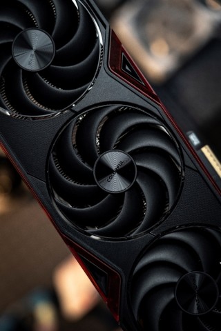 七彩虹战斧RTX 5060 Ti甜品级门将显卡上市，原价款惊喜开售！