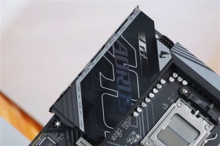 技嘉B850M AORUS PRO WIFI7主板图赏，锐龙9000系列的完美搭档，甜品座驾深度体验