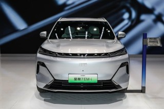 吉利银河星舰7 EM-i与比亚迪宋Pro DM-i对决，谁才是终极胜者？