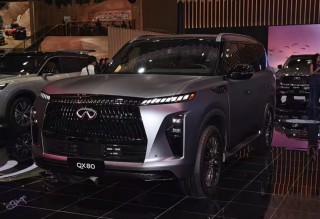 英菲尼迪QX80全新上市，价格起底119.8万，V8动力成昔日辉煌