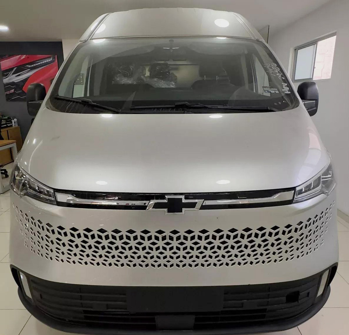 大通V70换标版与雪佛兰新车曝光，侧滑门、3座、2.0T柴油动力揭秘