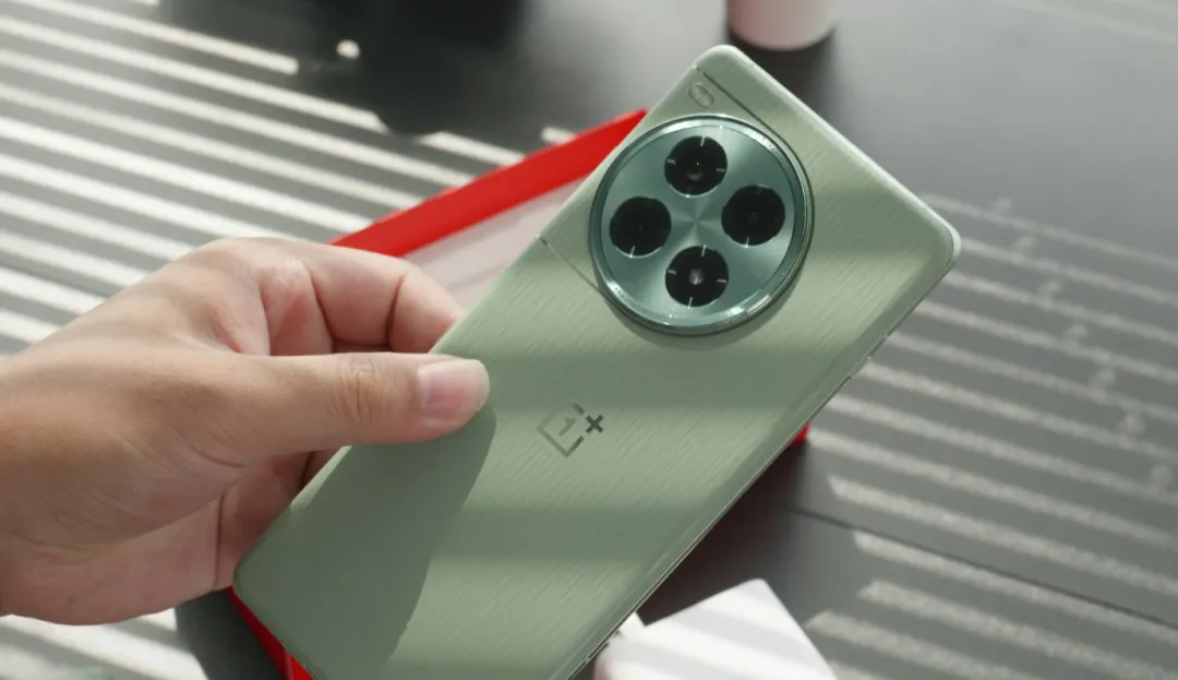 512GB！性价比“独一无二”的手机