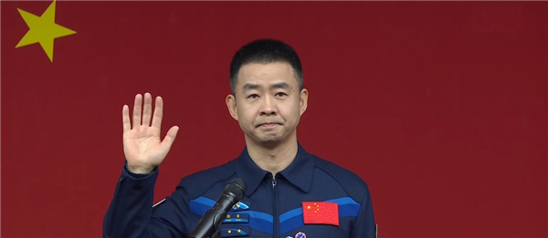 中国航天员大队长、副大队长一同飞天：地球的工作咋办