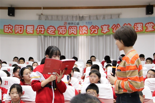 以知识传递力量 快手“益起携手”读书季公益行动助推乡村教育振兴