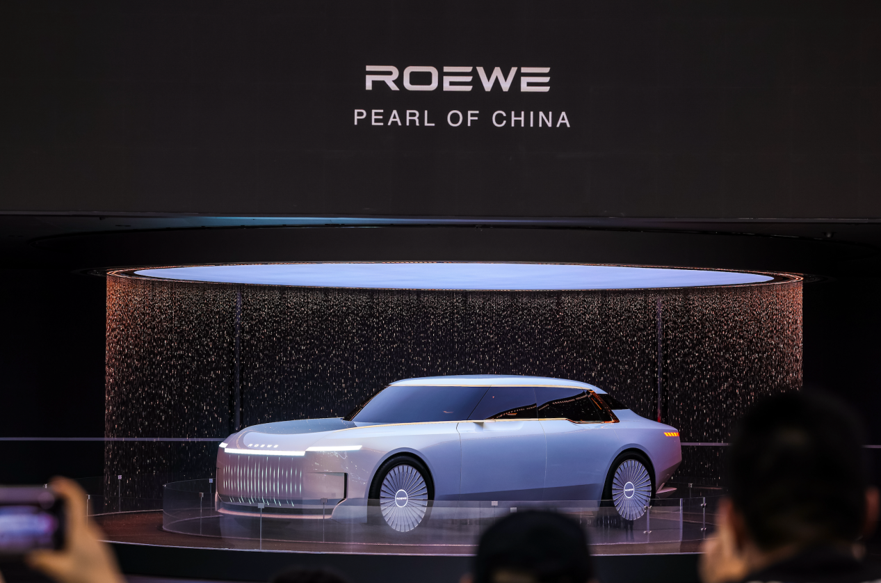 体面、超值、信赖三核驱动，荣威品牌焕新引领家庭出行革新