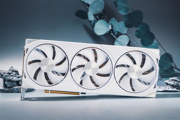 快速体育运动！《打击矢量》耕升 GeForce RTX 5070 踏雪 OC一招致胜