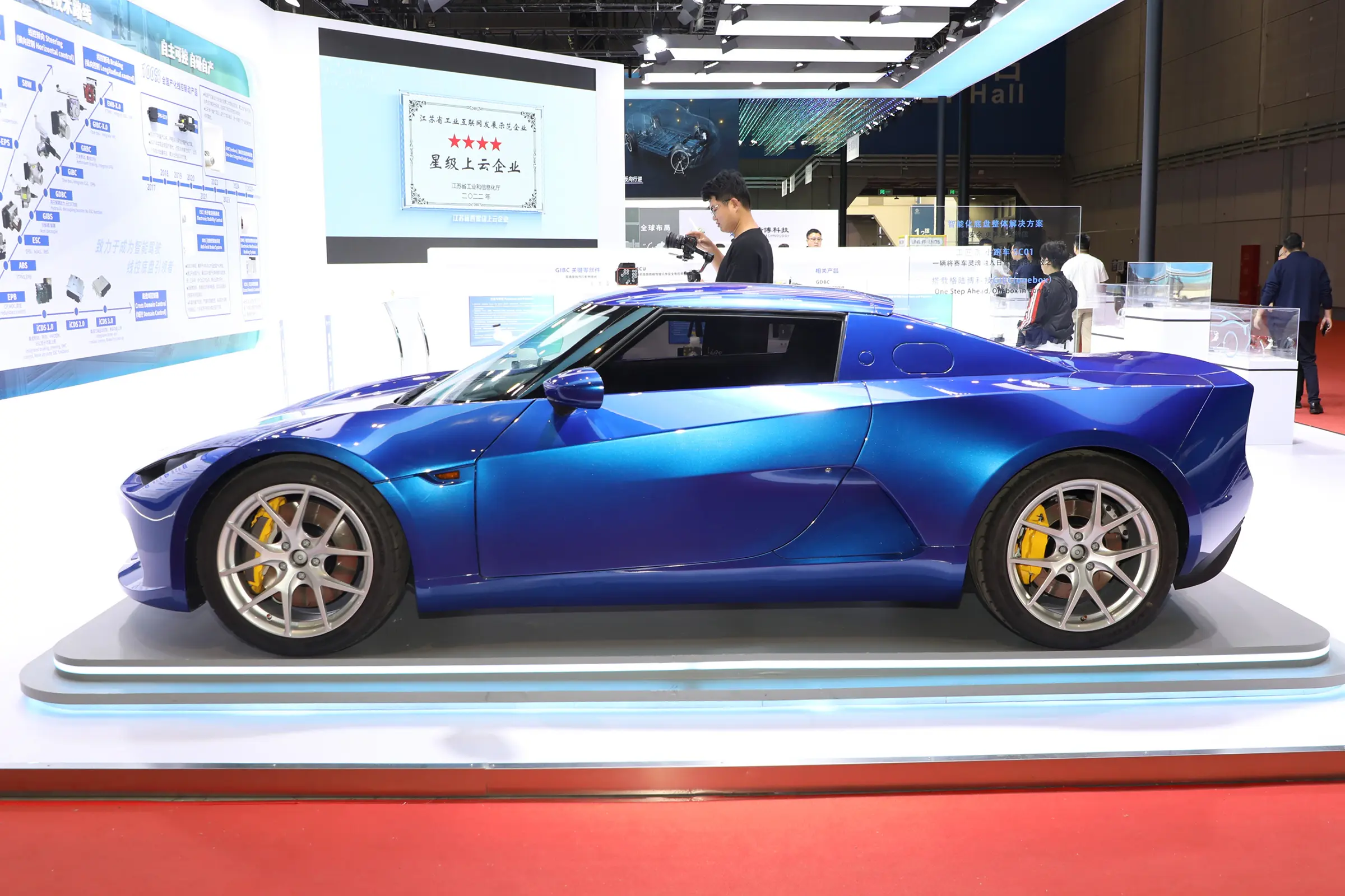 赛道配置齐全！小跑车SC01上市，售价22.98万元起开启抢购热潮