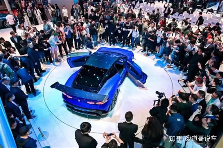 智能、能源与全球化交汇，重塑游戏规则者蓄势待发——2025年上海车展观察