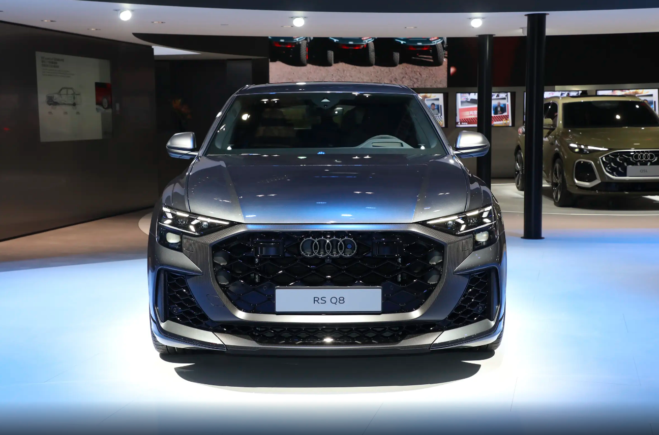 奥迪RS Q8 Performance上市，售价达146.89万元，百公里加速仅需3.6秒！