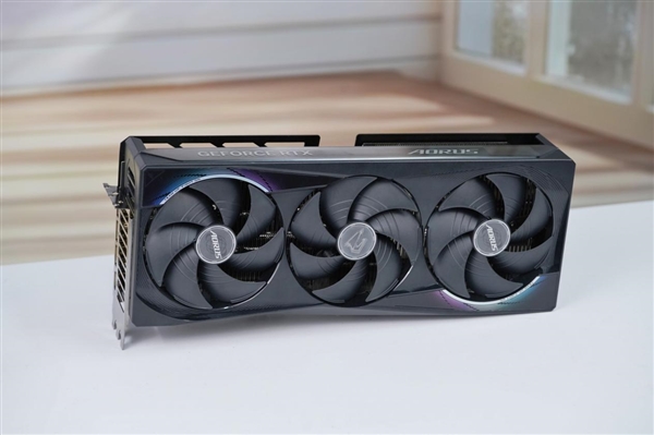 超级雕来了！技嘉AORUS RTX 5070 Ti MASTER 16GB显卡图赏
