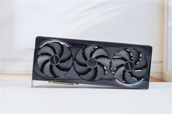 超级雕来了！技嘉AORUS RTX 5070 Ti MASTER 16GB显卡图赏