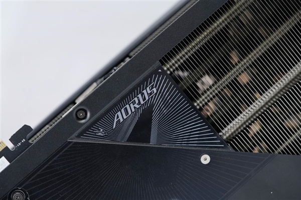 超级雕来了！技嘉AORUS RTX 5070 Ti MASTER 16GB显卡图赏