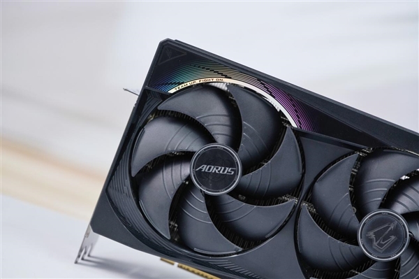超级雕来了！技嘉AORUS RTX 5070 Ti MASTER 16GB显卡图赏