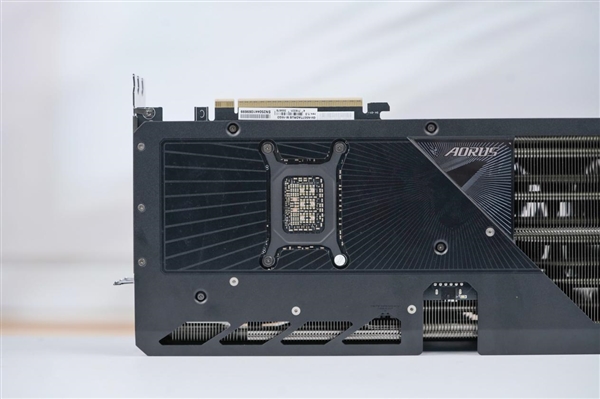超级雕来了！技嘉AORUS RTX 5070 Ti MASTER 16GB显卡图赏