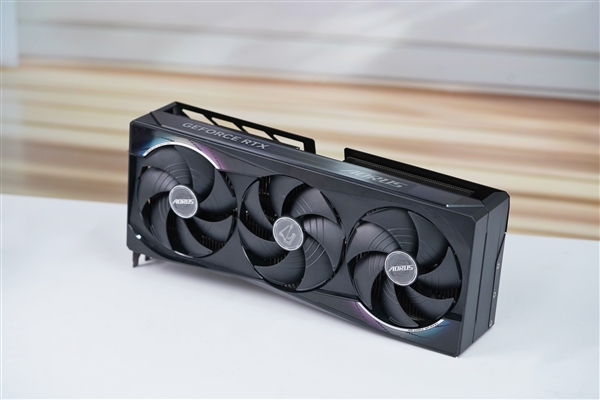 超级雕来了！技嘉AORUS RTX 5070 Ti MASTER 16GB显卡图赏