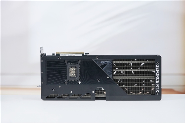 超级雕来了！技嘉AORUS RTX 5070 Ti MASTER 16GB显卡图赏