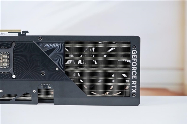 超级雕来了！技嘉AORUS RTX 5070 Ti MASTER 16GB显卡图赏