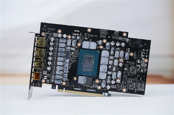 超级雕来了！技嘉AORUS RTX 5070 Ti MASTER 16GB显卡图赏