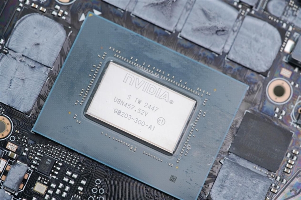 超级雕来了！技嘉AORUS RTX 5070 Ti MASTER 16GB显卡图赏