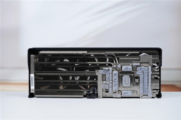 超级雕来了！技嘉AORUS RTX 5070 Ti MASTER 16GB显卡图赏