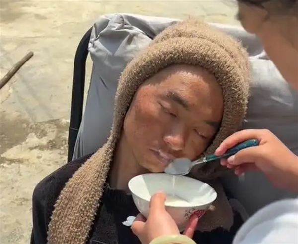 33岁抗癌博主小杨哥离世 家属：他与脑癌抗争一年多