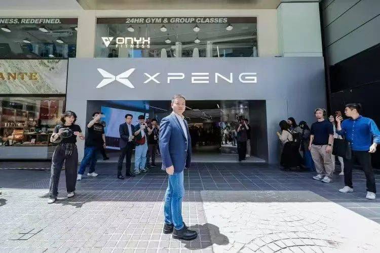 小鹏汽车与特斯拉，皇后大道东的巅峰对决