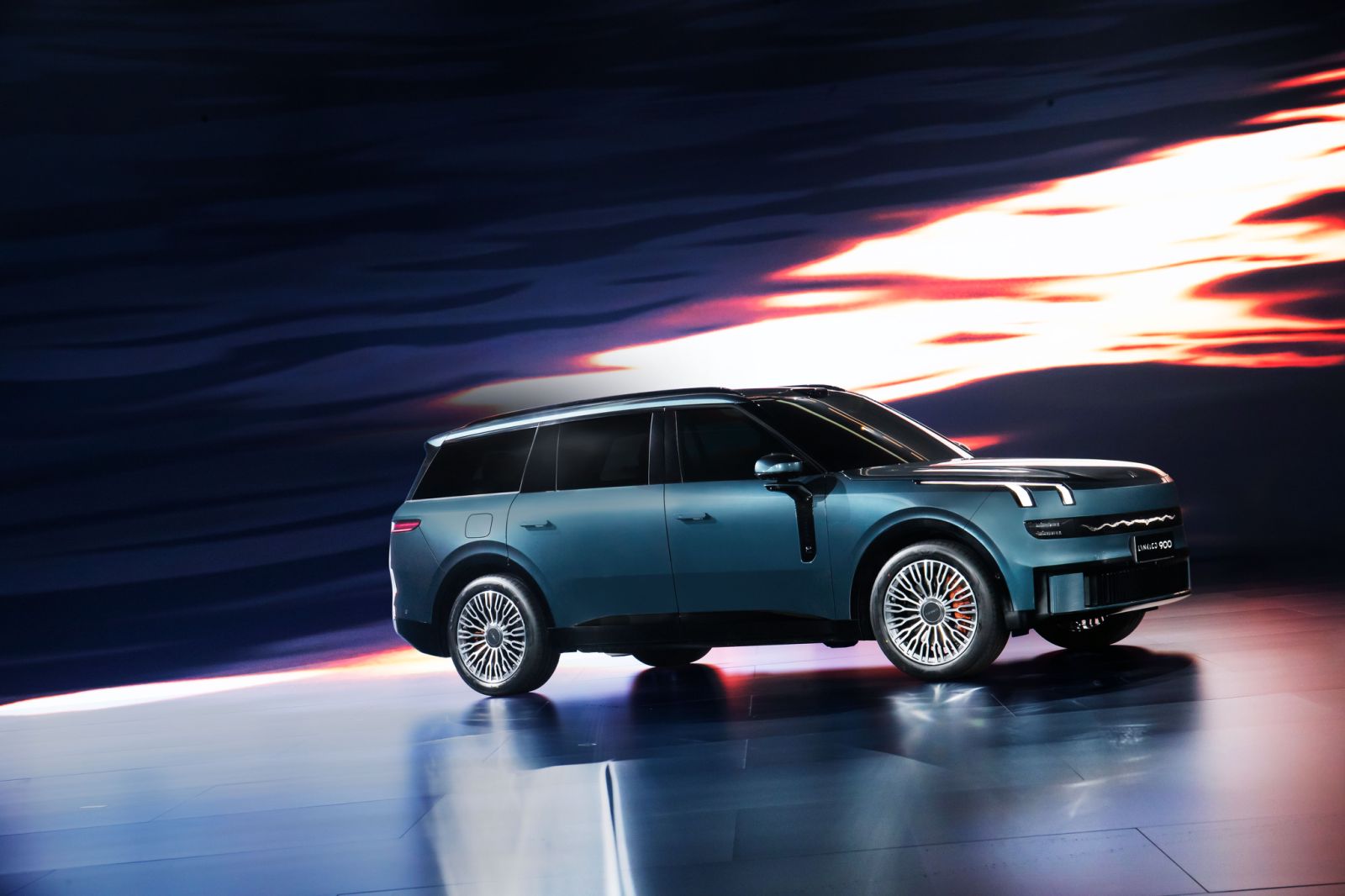 领克900旗舰SUV，家庭大六座新选择，价格杀入30万内