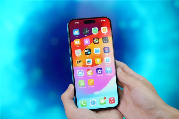 关税压制下！库克：苹果暂时不考虑对iPhone等涨价 快囤货了
