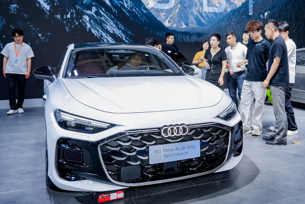 上汽奥迪A5L Sportback南京亮相，本土改进、机械性能与智能科技的完美结合