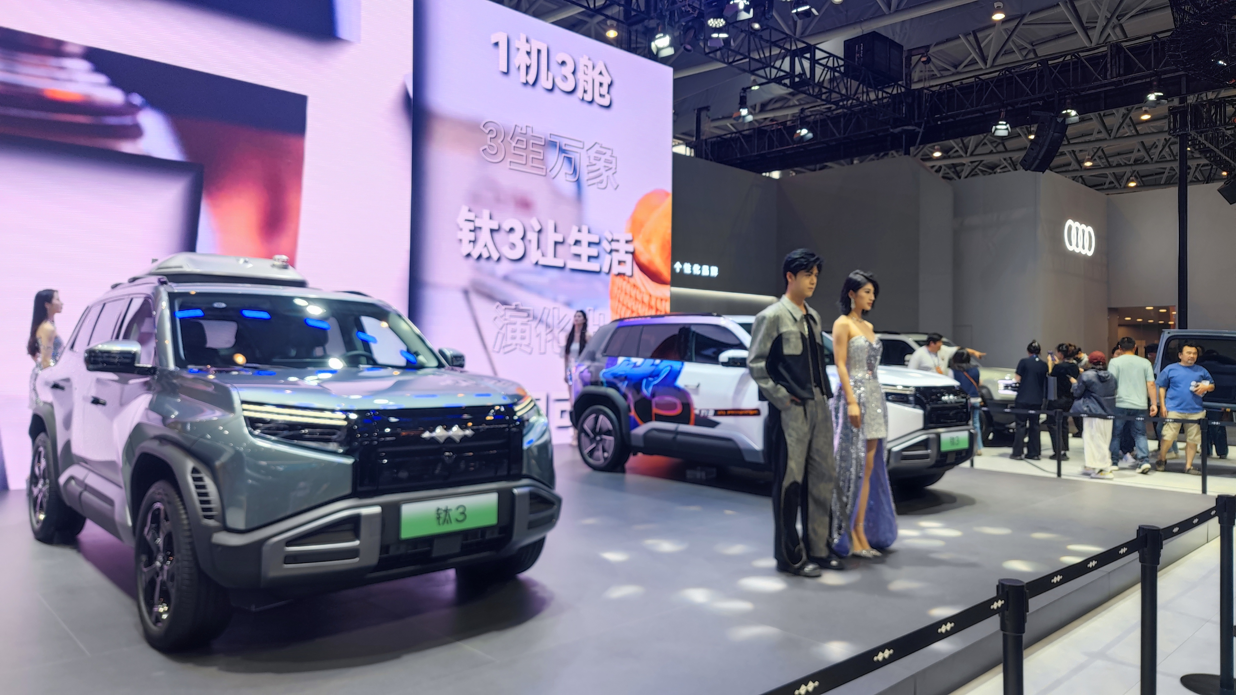 方程豹钛3，赛博朋克精神注入，重塑15万级SUV市场快乐新纪元