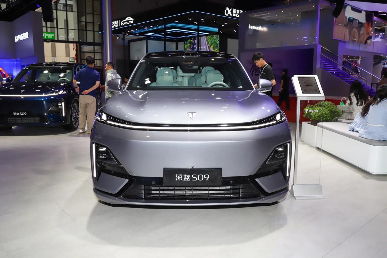 手握30万，如何选SUV？深蓝S09与理想L8性价比对比解析