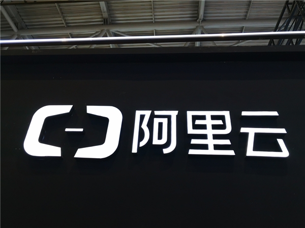 上线仅7天！阿里通义千问3强势登顶全球开源模型宝座