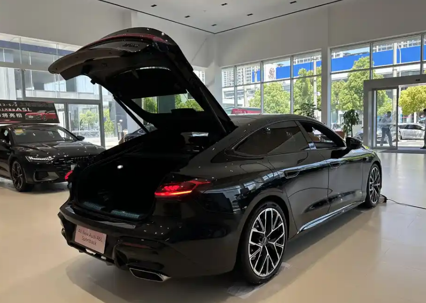 华为智驾加持下的全新上汽奥迪A5L实车到店，预计2025年上市亮相