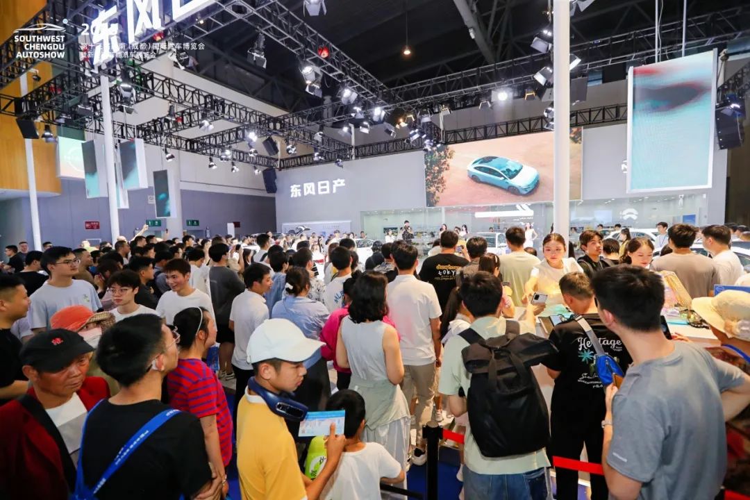 成都车展成交破记录，明年更名成都五一国际车展盛大举办