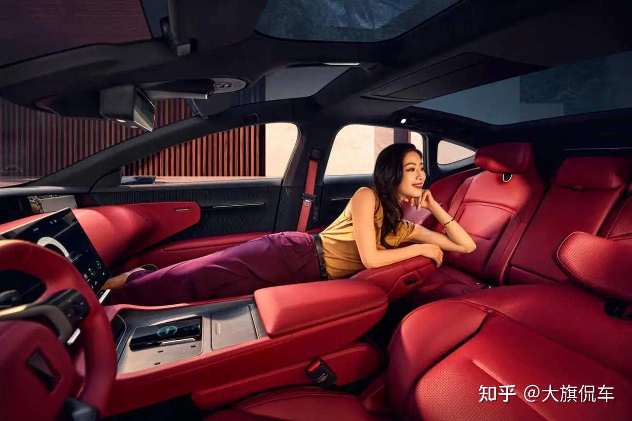 阿维塔重磅发布，全新升级车型阿维塔12 2025款，售价26.99万元起，新增岱红内饰配色，限时权益高达5万元！