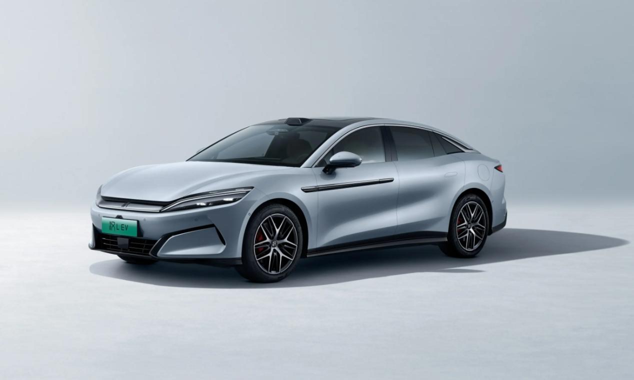 4月新能源车销量解析，比亚迪突破37万辆，赛力斯销量环比翻番