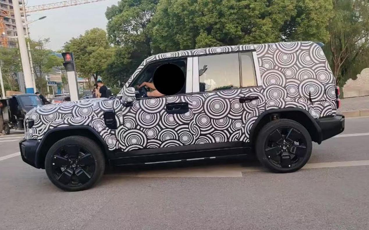 国产iCAR V27曝光，增程动力，售价预计为20-25万，大G风采展现！
